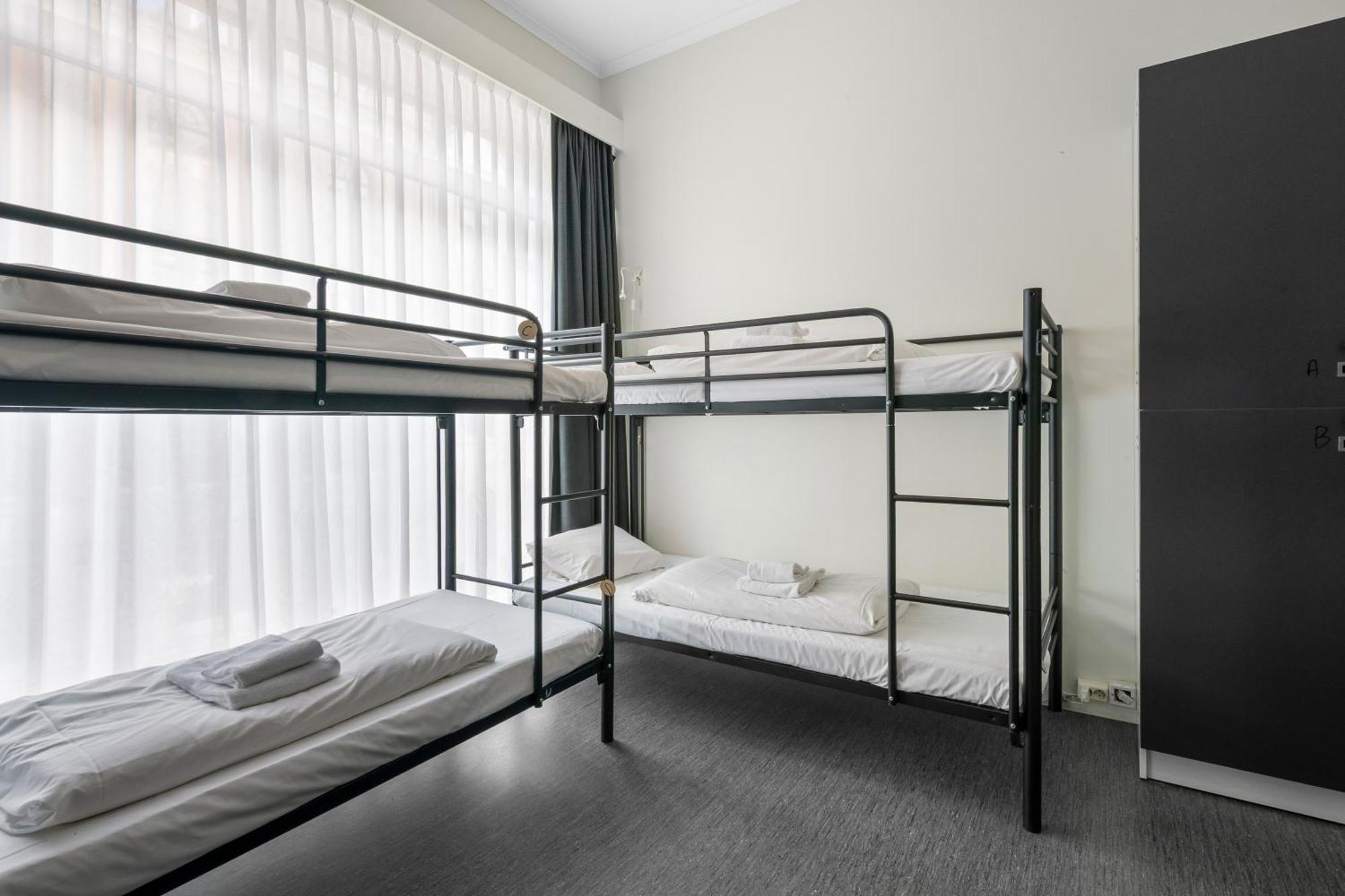 Posto Letto in Dormitorio Misto con 6 Letti