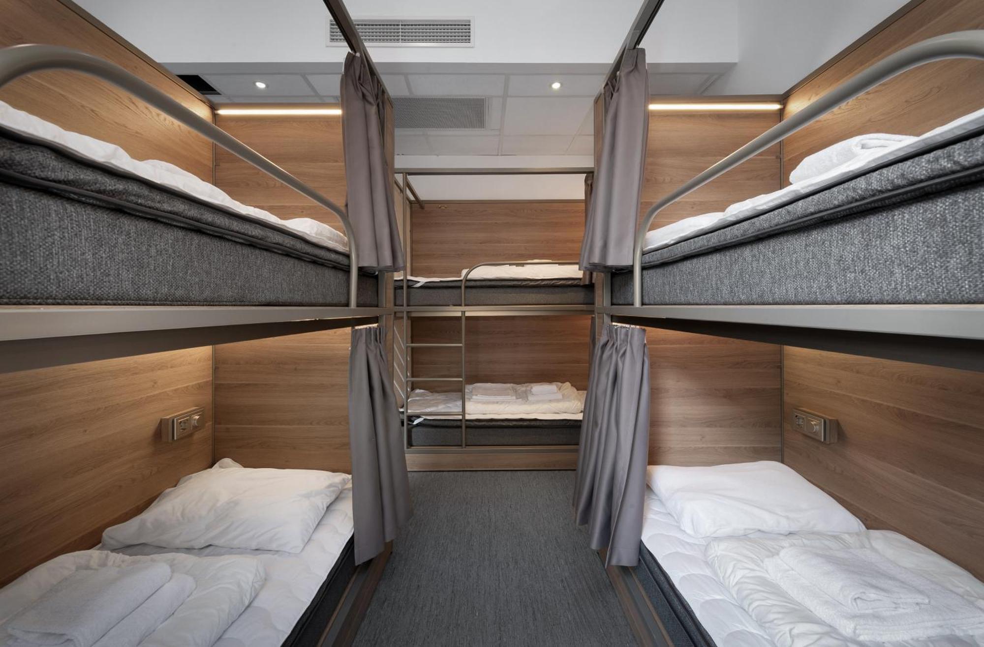 Letto Singolo in Dormitorio Misto con 12 Letti